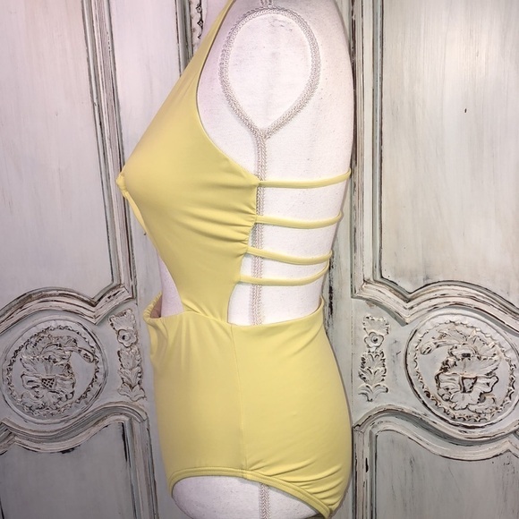 Yellow Cutout Strappy Back Trending One Piece Swimsuit 🩱 - Picture 4 of 6